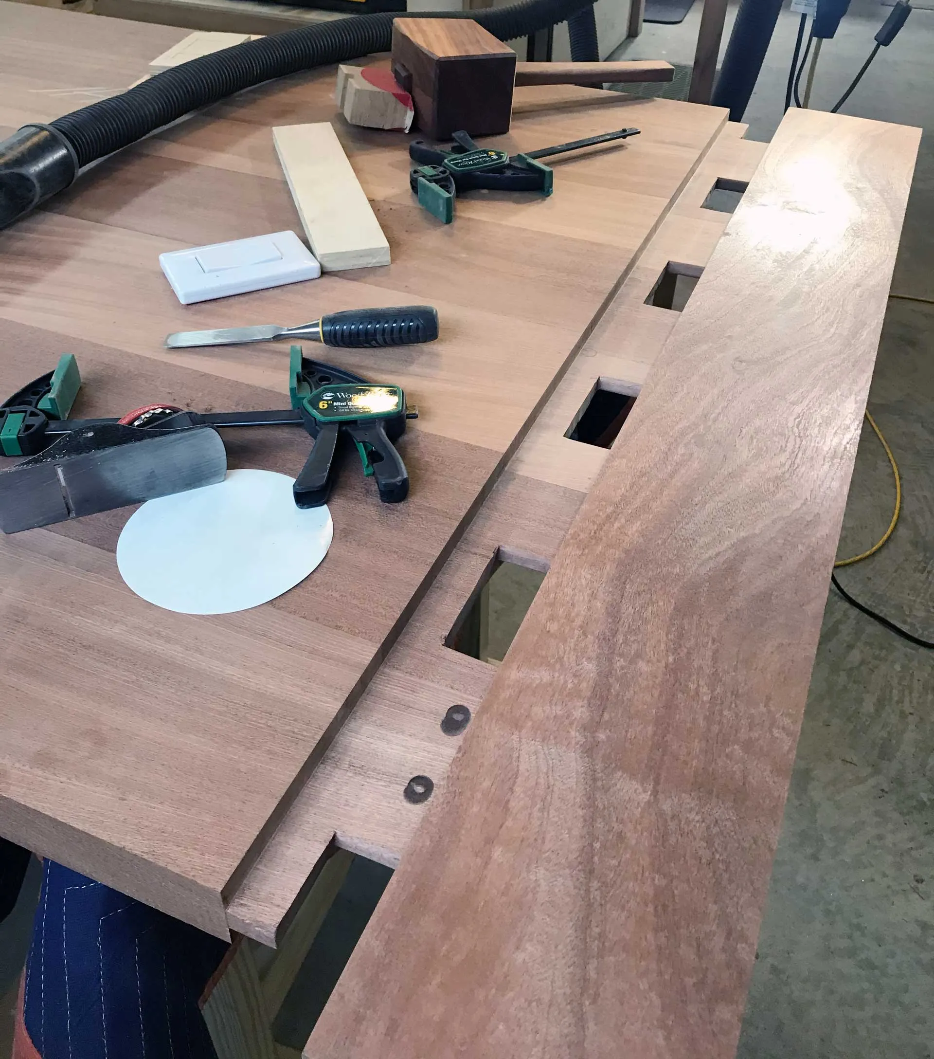 Fitting the trestle table's breadboard end joint