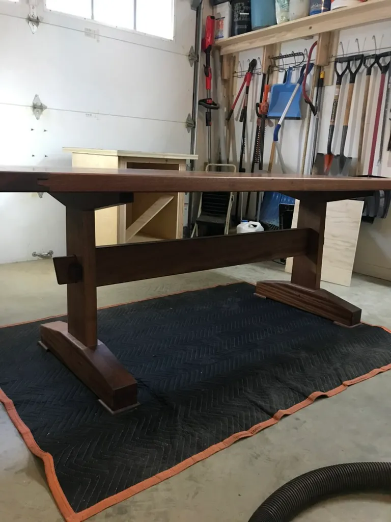 Trestle table base and stretcher detail