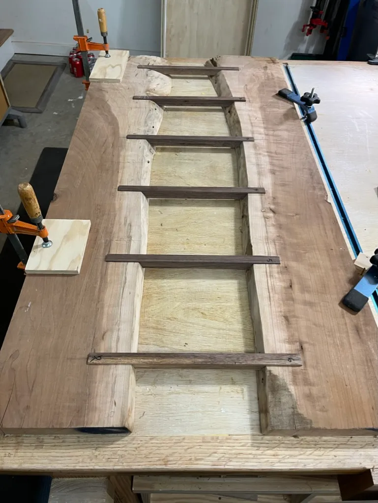 Mixing amber epoxy for the river table's inlay